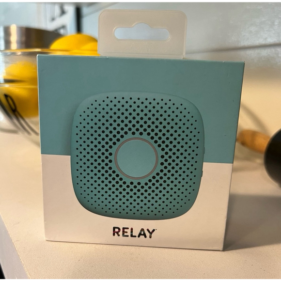 Relay by Republic Wireless Screenless Phone/Walkie Talkie & GPS Tracker - Picture 1 of 7